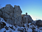 03 Un saluto alla Madonnina del G.A.M. posta tra le rocce